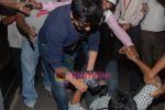 Shahrukh Khan snapped at Mumbai International airport on 16th Nov 2010 (11).JPG